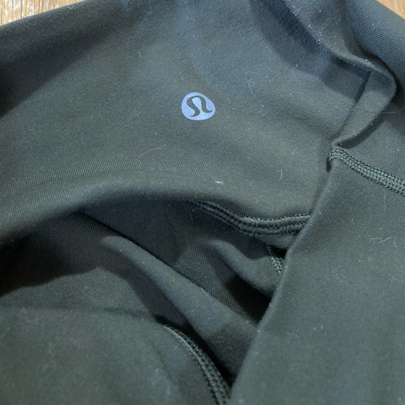 Beautiful lululemon leggings size 6 green color - Picture 5 of 11